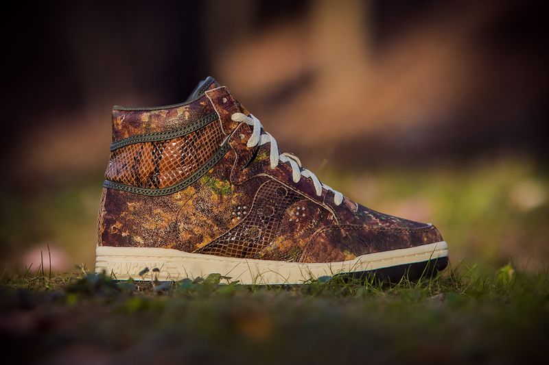 Packer-shoes-x-saucony-2013-holiday-woodland-snake-hangtime-1