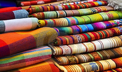 Ecuadorian-peruvian-traditional-fabrics-12138102