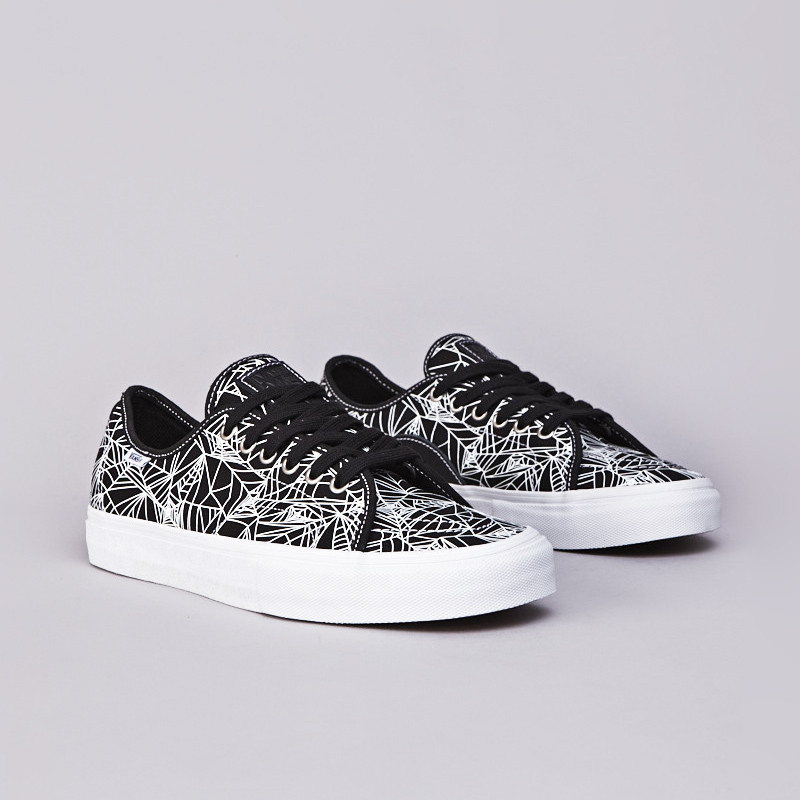 Vans-av-classic-s-spider-web-black_1_1024x1024